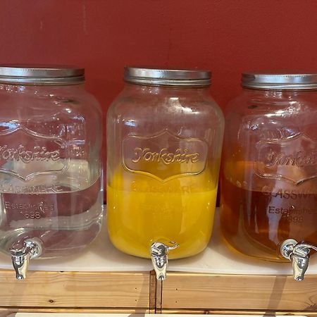 Danhostel Odense City Екстер'єр фото Mason jar beverage dispensers