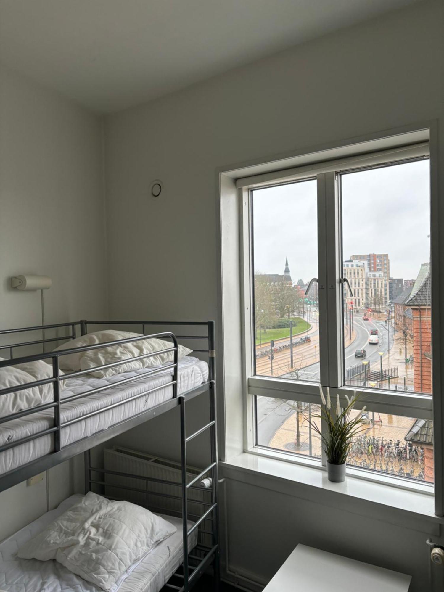 Danhostel Odense City Екстер'єр фото A room at the hostel