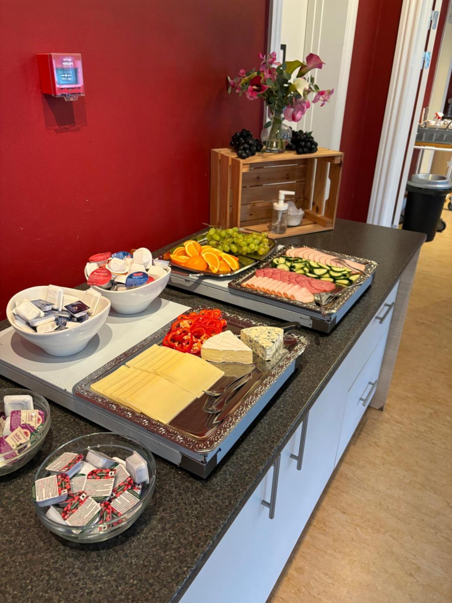 Danhostel Odense City Екстер'єр фото A typical Danish breakfast