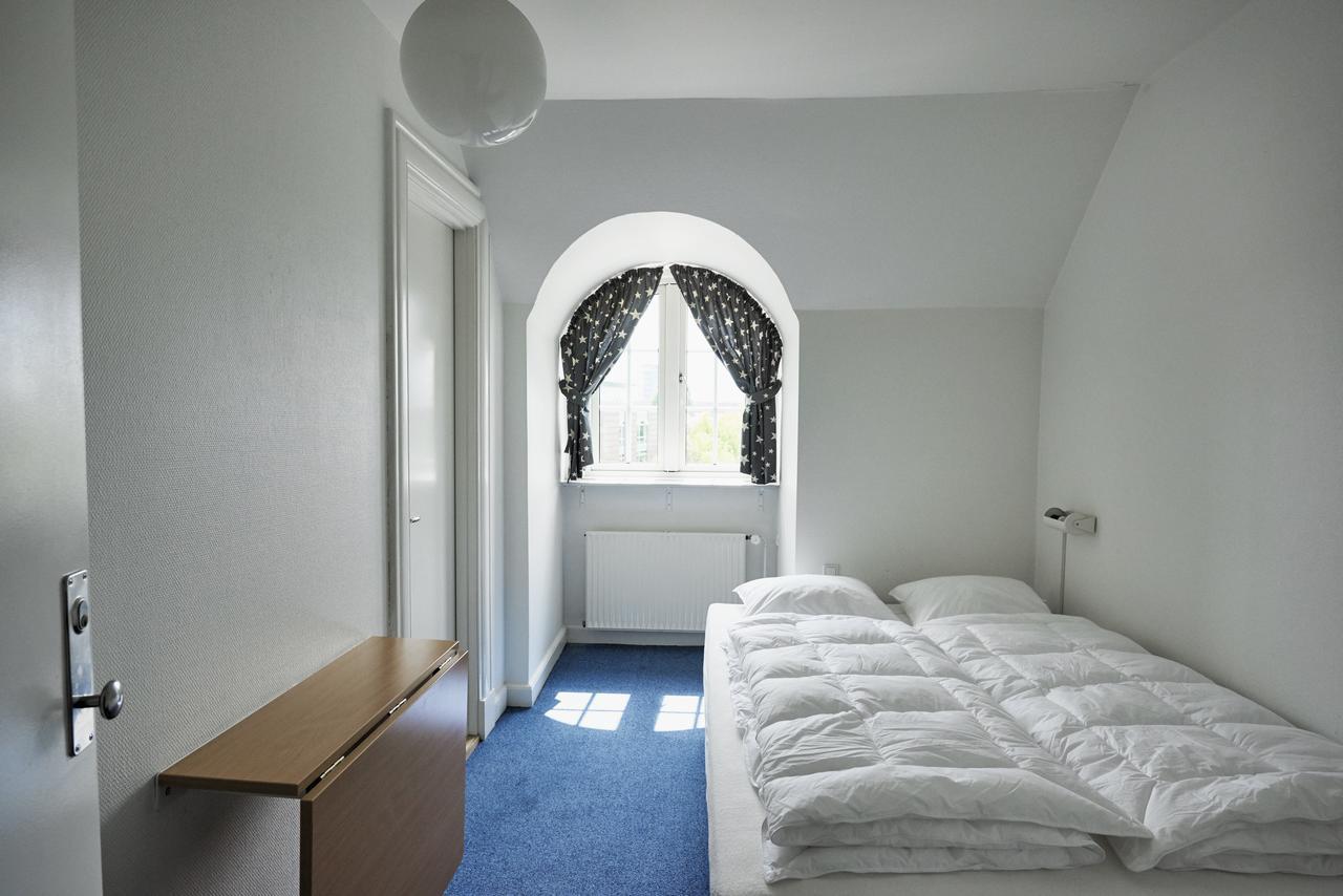 Danhostel Odense City Екстер'єр фото A bedroom at the hotel