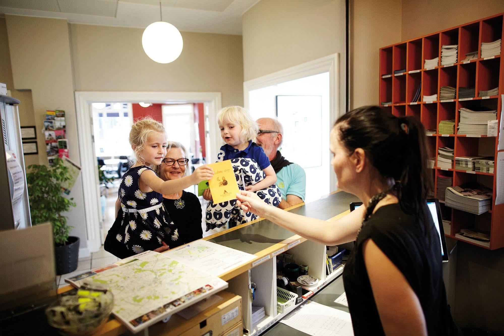 Danhostel Odense City Екстер'єр фото Reception at the library