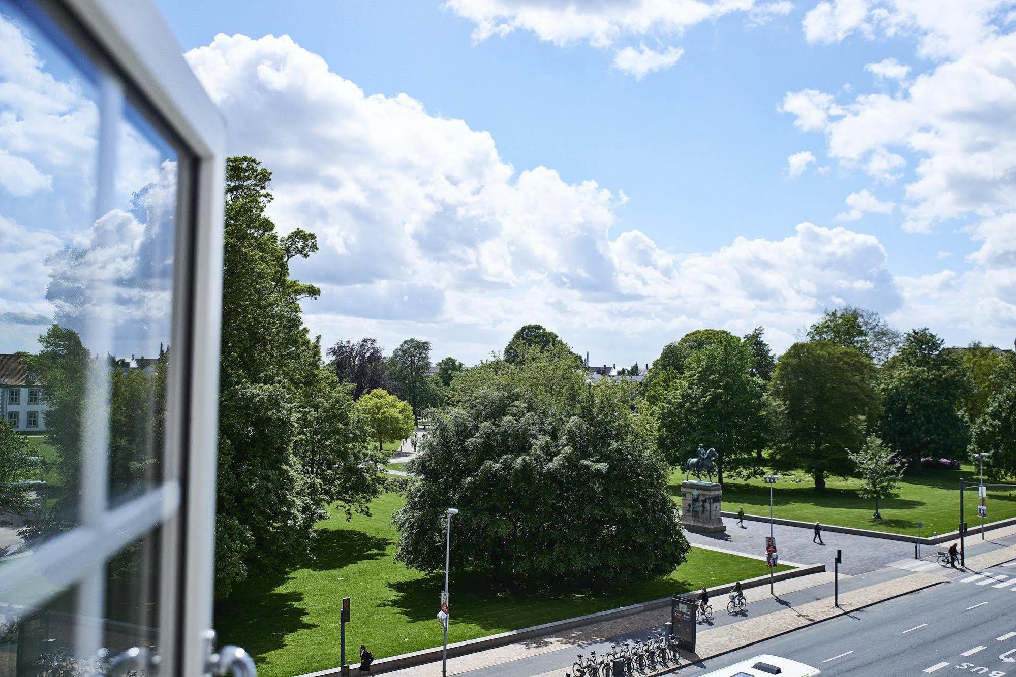 Danhostel Odense City Екстер'єр фото View of the park from the hotel